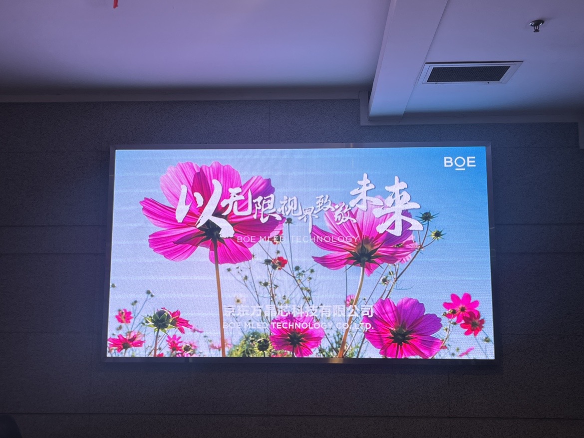 常青花園室內(nèi)全彩 BOE P2.5鋁底殼安裝完畢！  尺寸：2.88X1.6   像素點(diǎn)：1152X640
